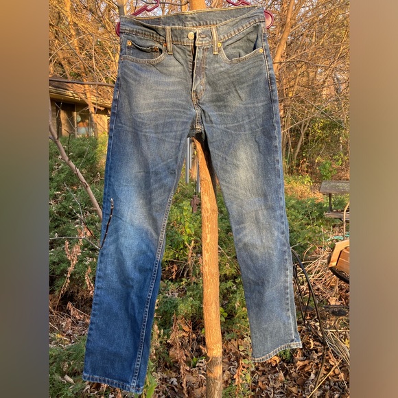 Levi Strauss Straight Legged Jeans - Picture 2 of 5